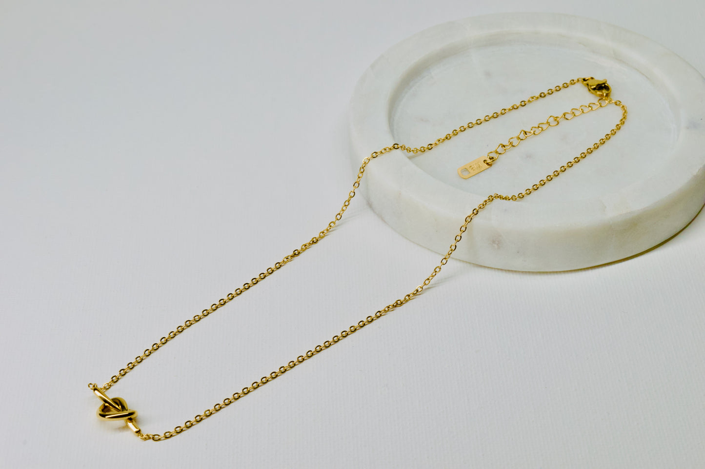 KNOT LOVE NECKLACE
