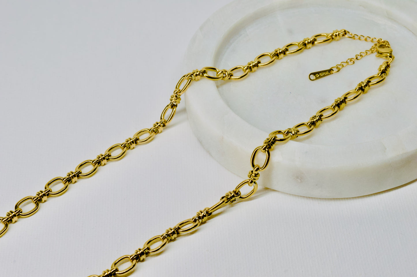 DONNA NECKLACE