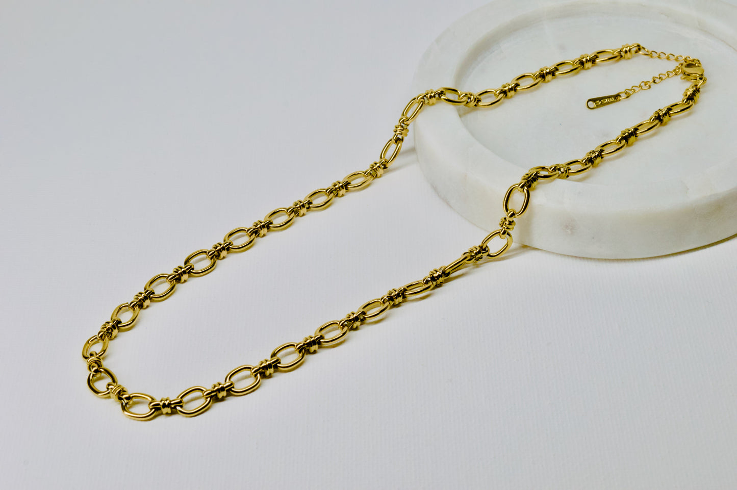DONNA NECKLACE