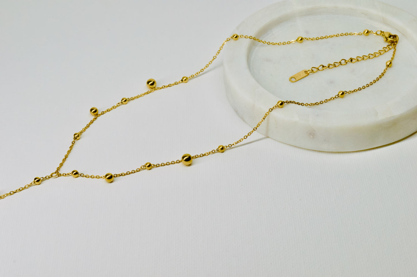 DEMI NECKLACE