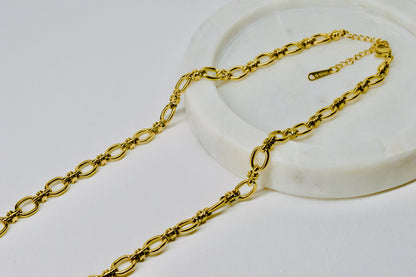 DONNA  NECKLACE