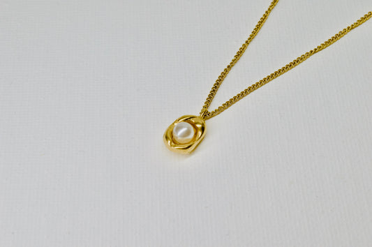 SIA NECKLACE